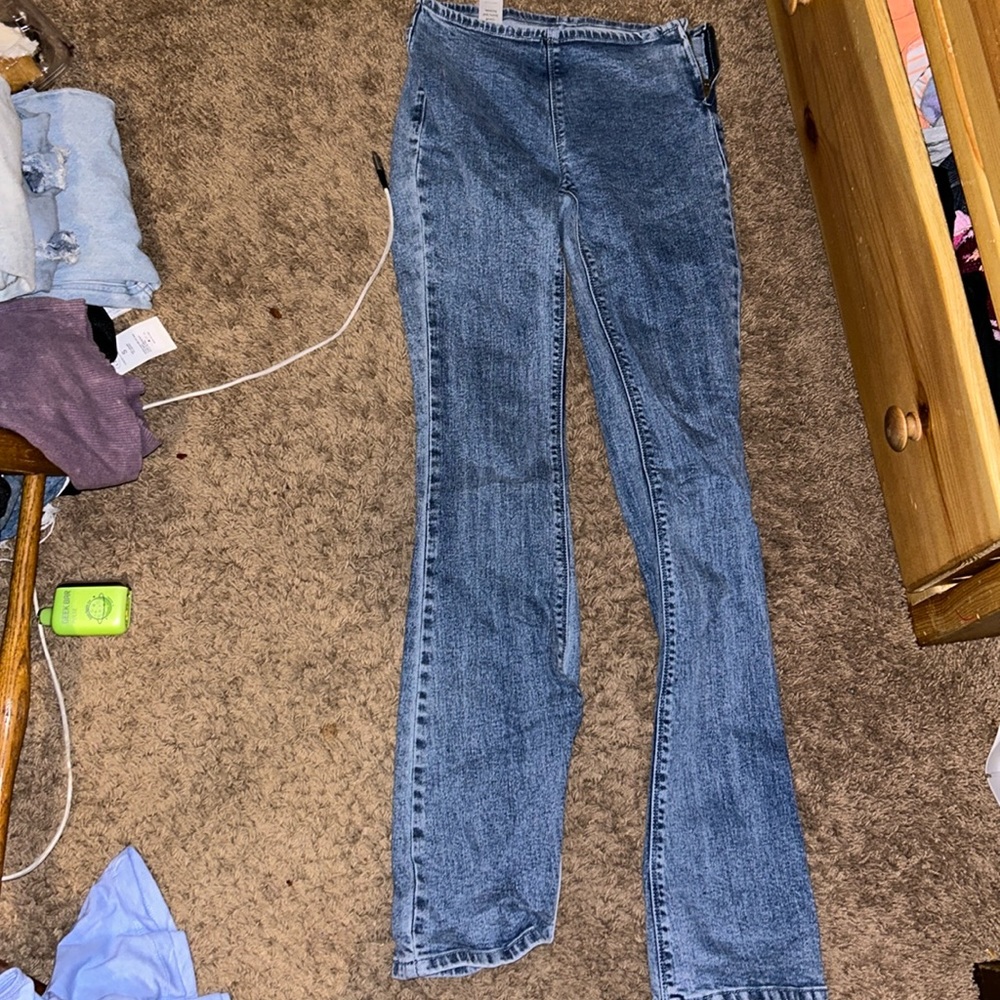 Flare jeans no buttons just a small zipper on the side